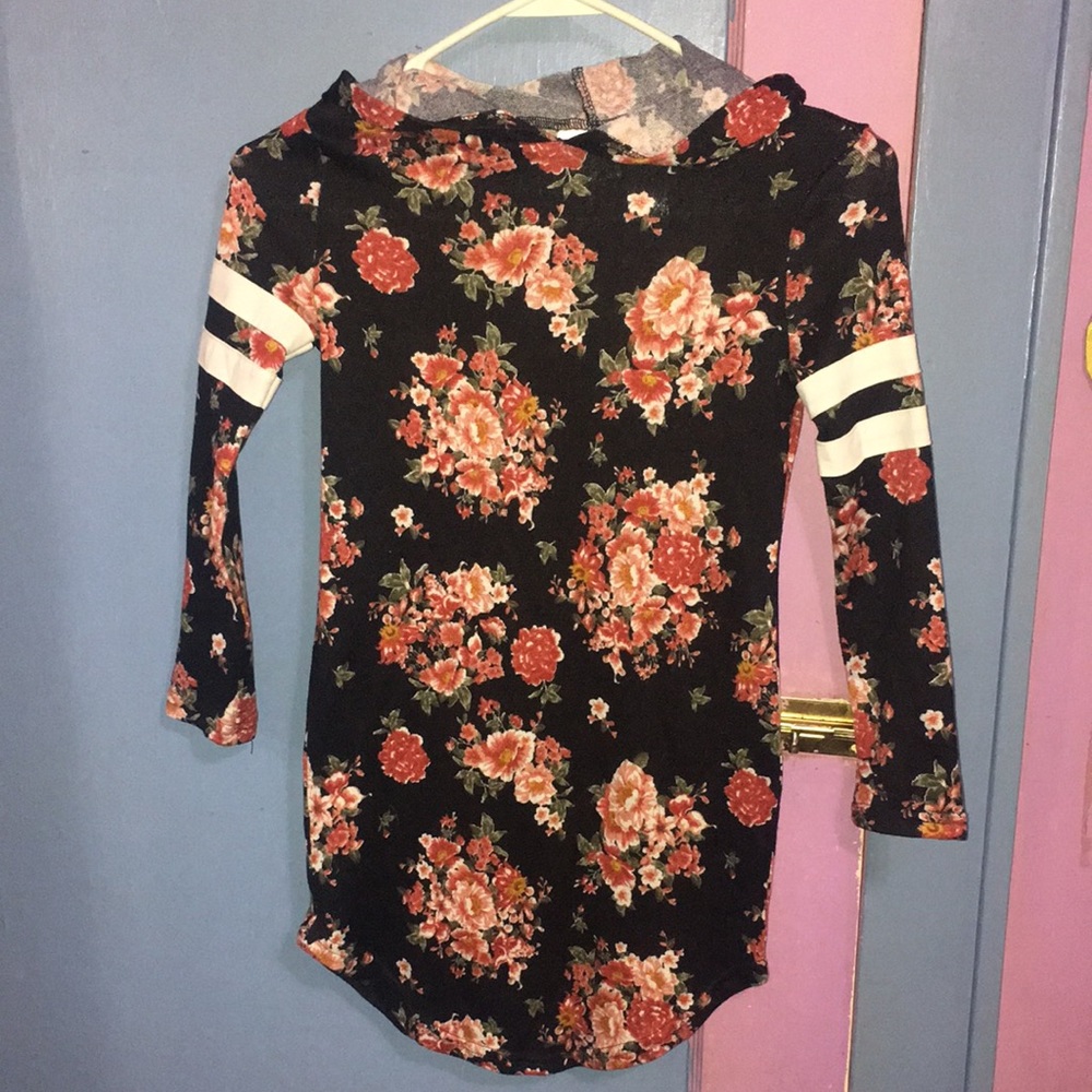 Extremely ME,  women’s hoodie.  Size 7/8.  Floral. Black.